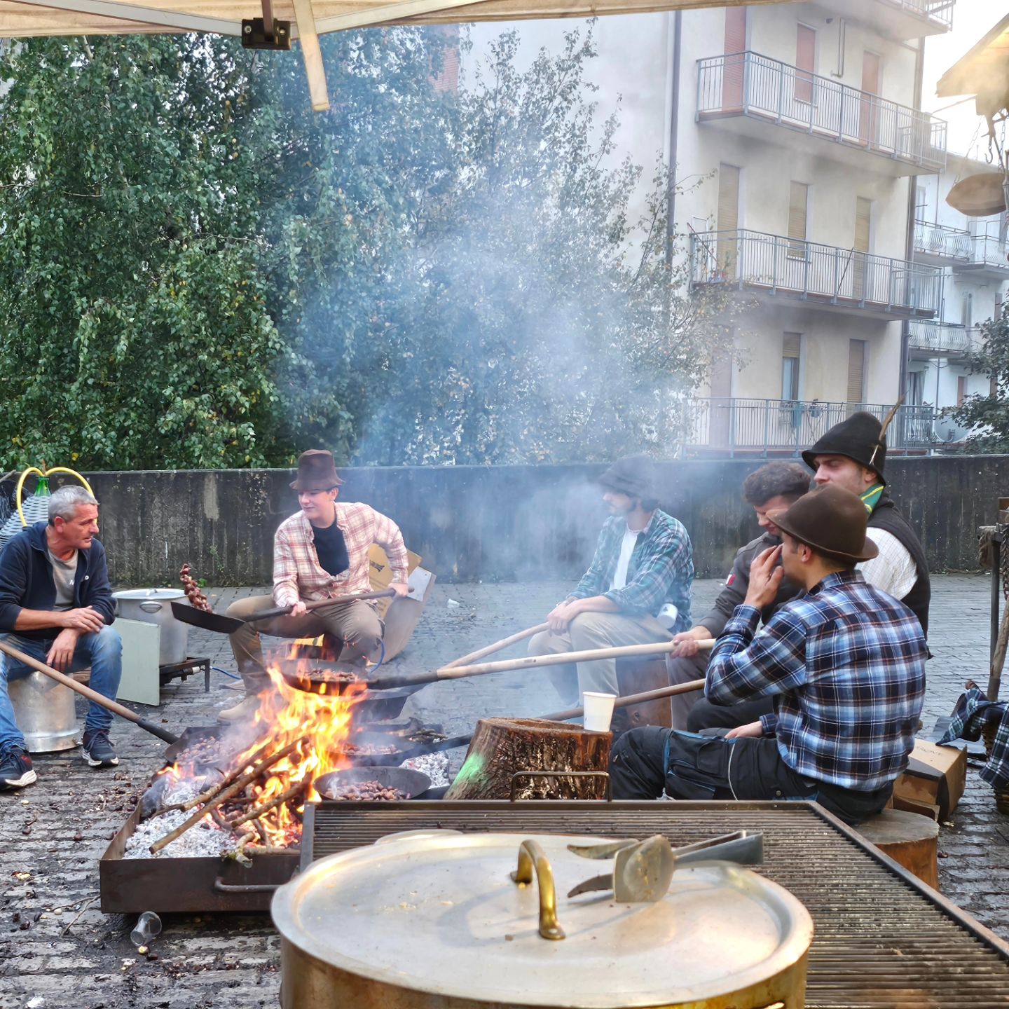 Tutto il folklore del Gruppo Air con le loro caldarroste e il vin brulé!!!
sagradellacastagna