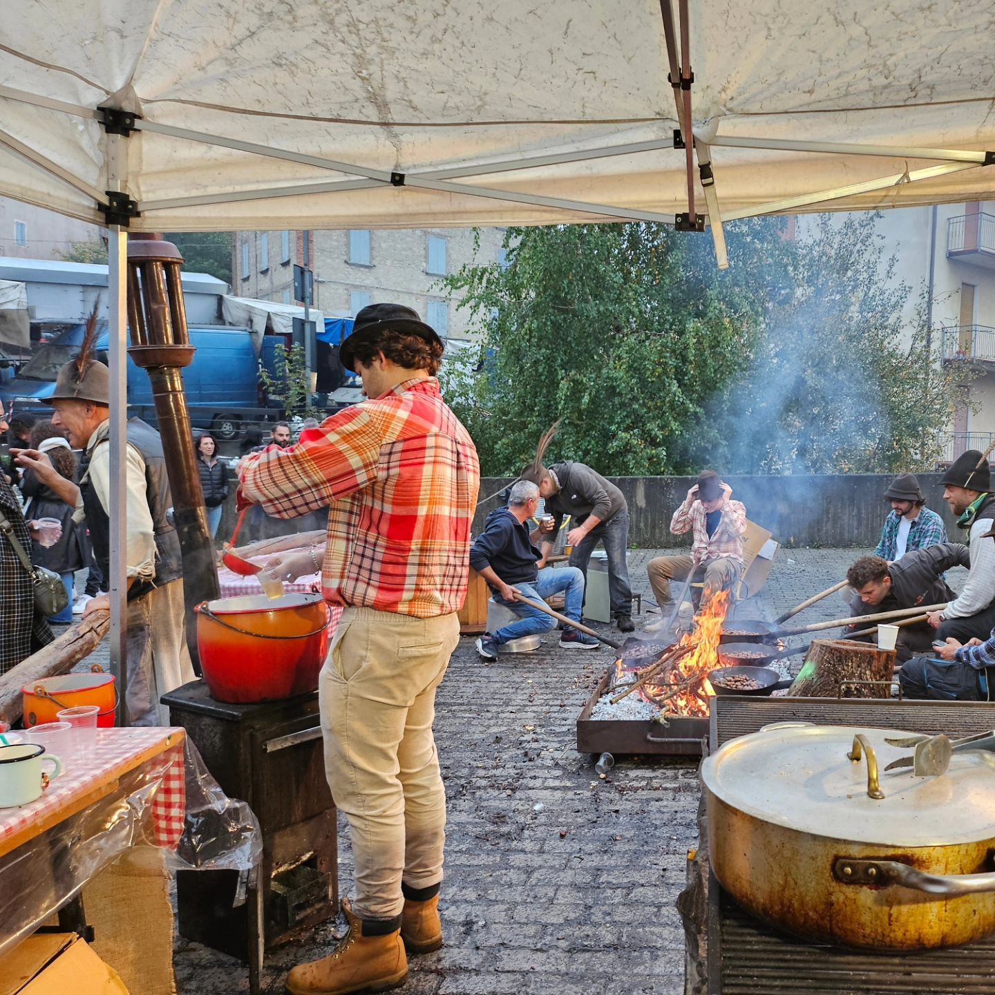 Tutto il folklore del Gruppo Air con le loro caldarroste e il vin brulé!!!
sagradellacastagna