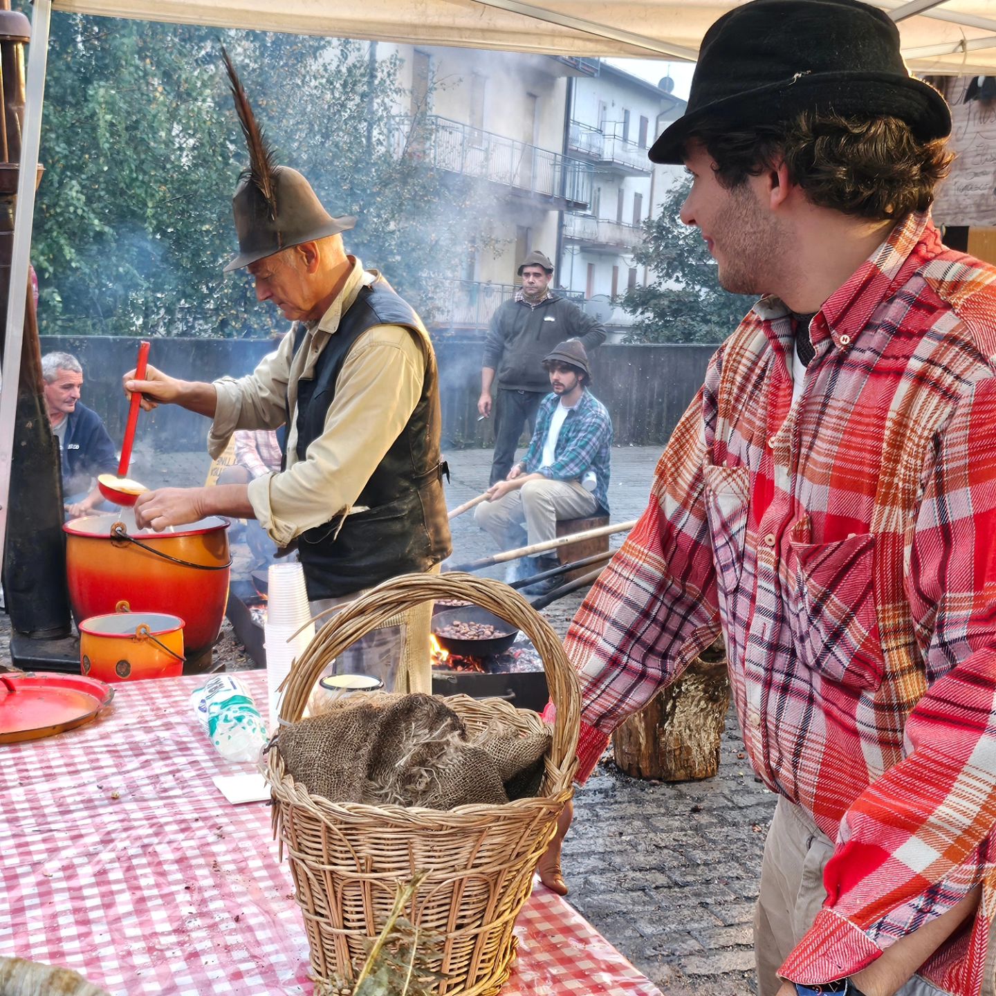 Tutto il folklore del Gruppo Air con le loro caldarroste e il vin brulé!!!
sagradellacastagna