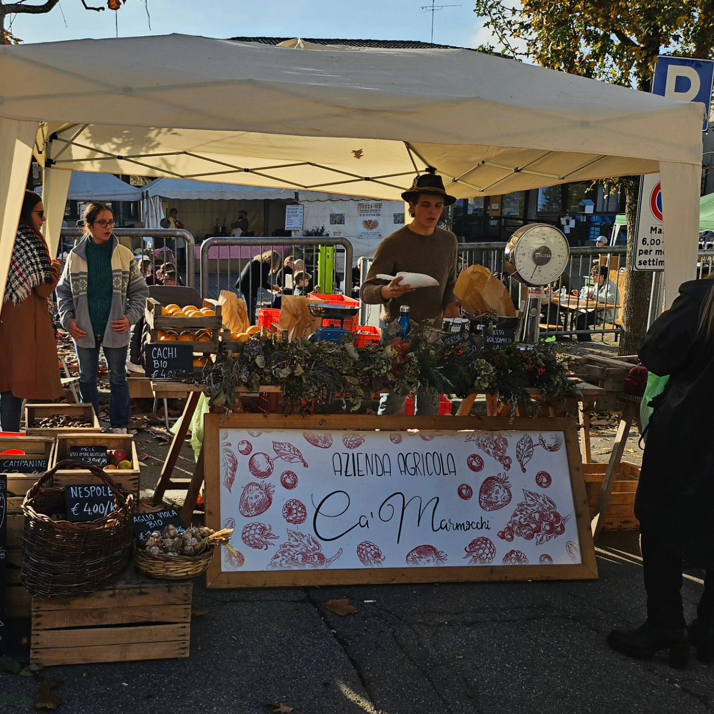 🌰 Ultima domenica di sagra🤎
Oggi vogliamo presentarvi i nostri Castanicoltori Alcuni di loro giovanissimi Vero cuore pulsante di questa manifestazione  e senza i quali non potremmo mangiare le tante amate caldarroste e tutti i prodotti a base di castagne!
Lasciatecelo dire Sono proprio bravi!! 🤩🤩🤩

🌰Gian Marco Gabriele Pietro Cristiano Gian PaoloGianpietro Giuseppe Marco Manuel Gianluca e Doriana Gianluigi Armando e Matteo
🌰🌰🌰 Grazie🤎🤎🤎